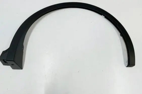 Rear fender molding trim