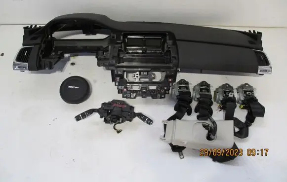 Jaguar XJ SERIE 1 Radio/GPS head unit trim 
