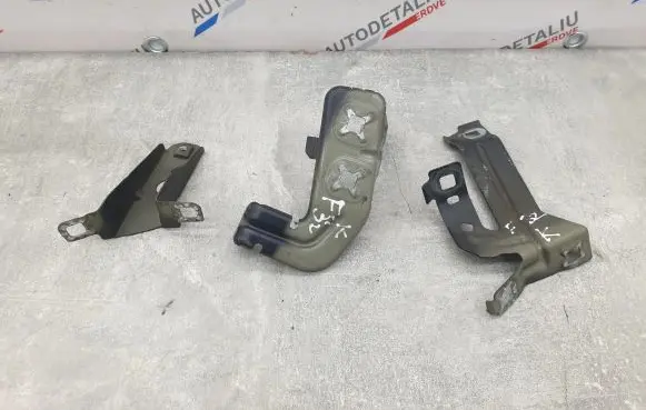 BMW 4 F32 F33 Fender mounting bracket 7255821 7298037 8066937