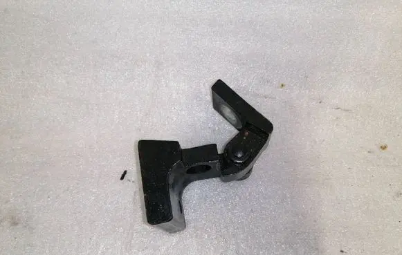 Volkswagen Touareg I Rear door upper hinge 4L0833401A