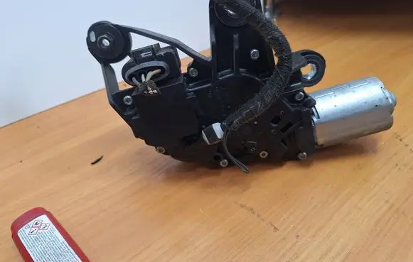 Rear window wiper motor