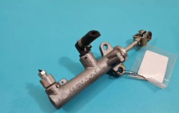 Clutch slave cylinder