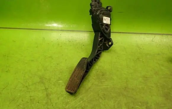 Suzuki Grand Vitara II Accelerator throttle pedal I590065J02