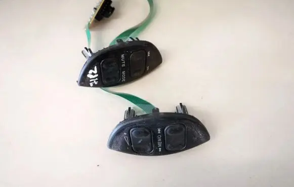 Citroen Xsara Steering wheel buttons/switches 01570001