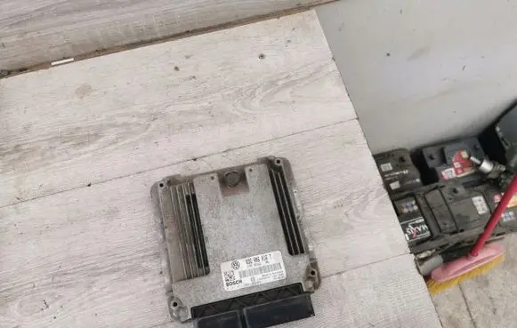 Volkswagen Golf V Engine control unit/module 03G906016T