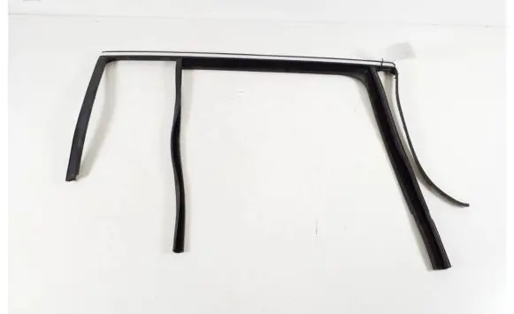Volkswagen Tiguan Other rear door trim element 5N0839432H