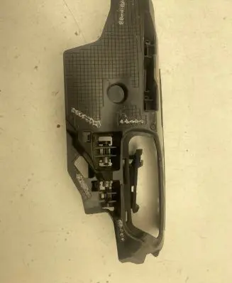 Front bumper mounting bracket