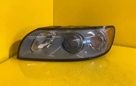 Volvo V50 Headlight/headlamp 30698889