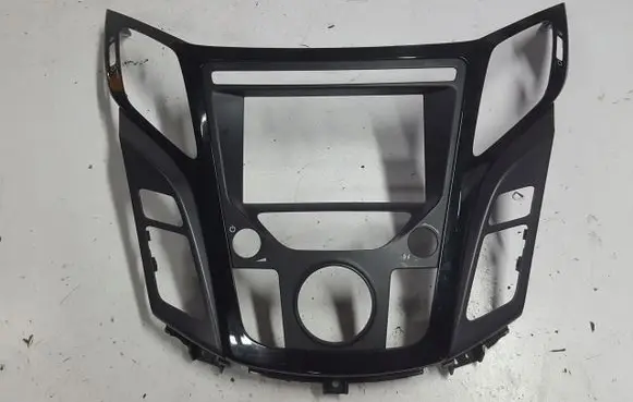 Hyundai i40 Radio/GPS head unit trim 