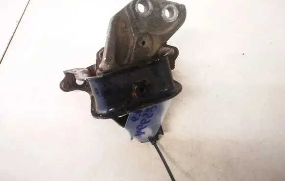 Engine mount bracket