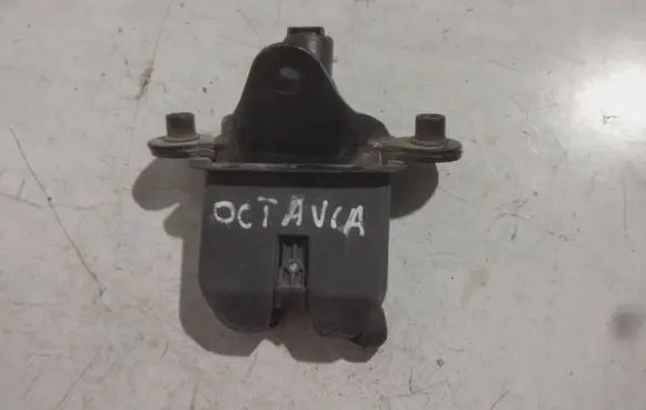 Skoda Octavia Mk2 (1Z) Tailgate/trunk/boot lock/catch/latch 1Z5827501C