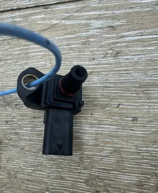 BMW 3 F30 F35 F31 Air pressure sensor 8637896 0240 8510