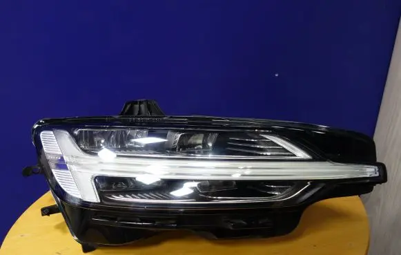 Volvo S60 Headlight/headlamp 32228867
