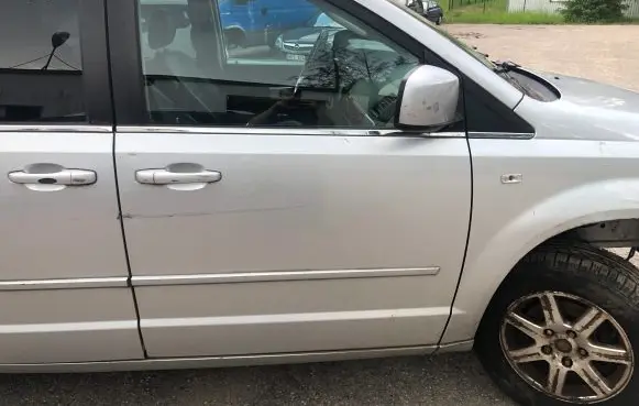 Chrysler Grand Voyager V Front door