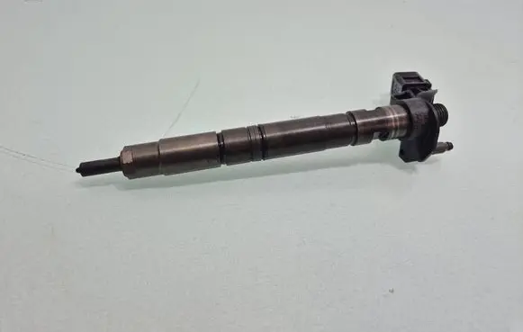 Volkswagen PASSAT CC Fuel injector 03L130277