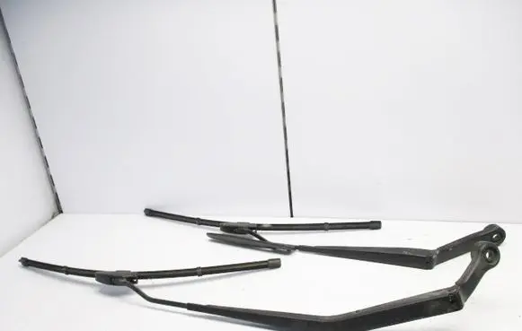 Nissan Serena Front wiper blade arm