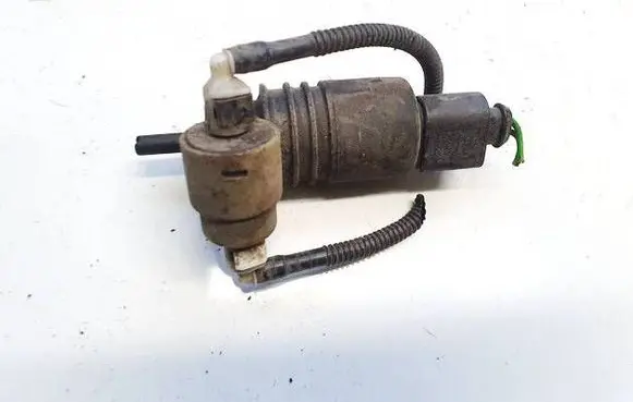 Volkswagen PASSAT B5 Windscreen/windshield washer pump 1j0973722