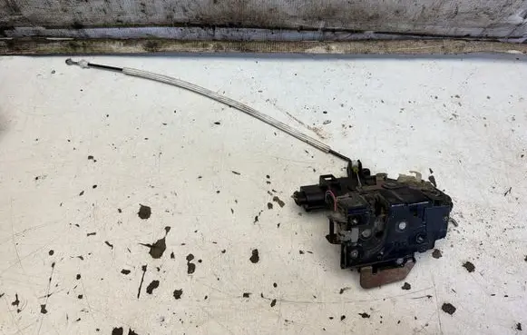 Audi A6 S6 C5 4B Front door lock 4B1837016B