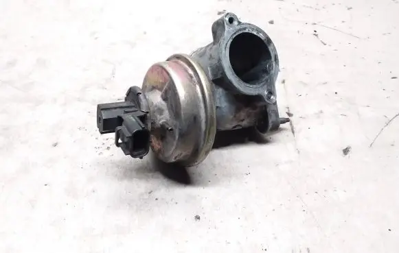 Ford Mondeo Mk III EGR valve 4F29A 153A04P