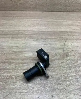 BMW X3 E83 Crankshaft position sensor 1709616 2920007