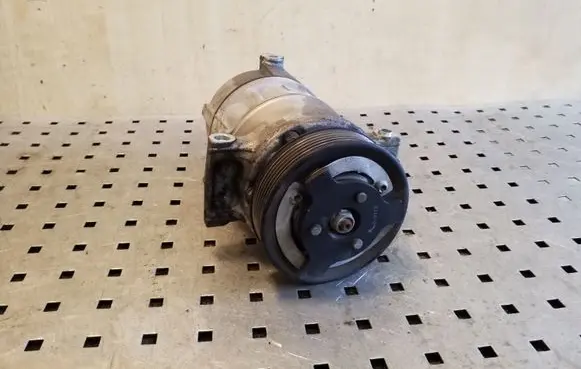 Volkswagen Golf VI Air conditioning (A/C) compressor (pump) 5N0820803H