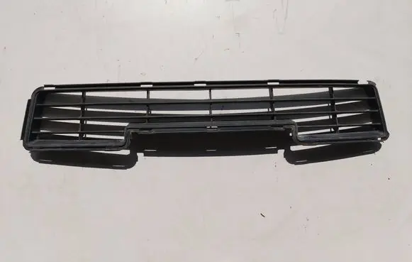 Mitsubishi Carisma Front bumper lower grill MR910220