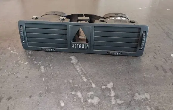 Skoda Octavia Mk1 (1U) Dash center air vent grill 1U0820951