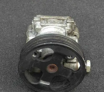 Mitsubishi Lancer VIII Power steering pump 05131733