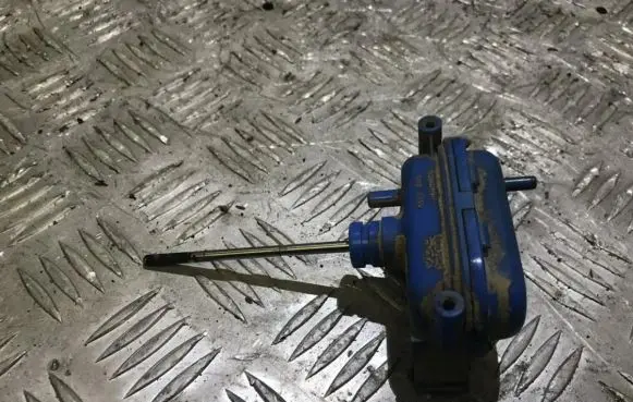 Audi A6 S6 C4 4A Central locking vacuum pump 4A0862153A