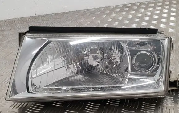 Skoda Octavia Mk1 (1U) Headlight/headlamp 206232B