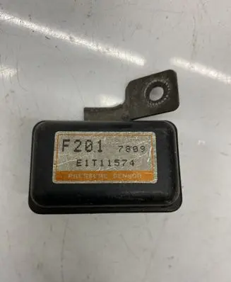 Mazda 626 Air pressure sensor E1T11574