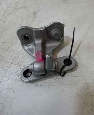 Mercedes-Benz A W176 Rear door upper hinge A046572 ES05 LHL23