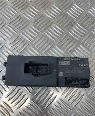 Volkswagen Tiguan Tailgate/trunk control unit/module 5Q0959107P