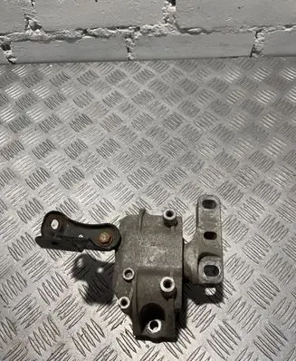 Volkswagen PASSAT B6 Engine mount bracket 1K0199262