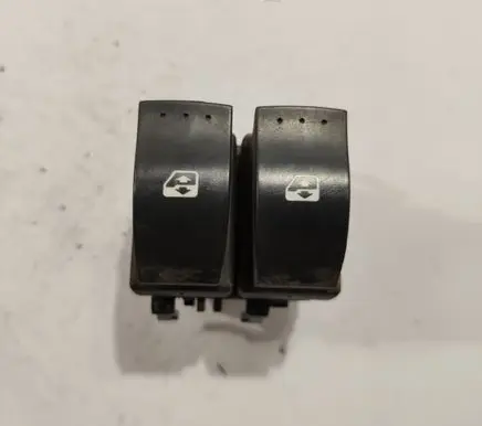 Renault Laguna II Electric window control switch 015090C