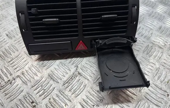 Audi A2 Dashboard air vent grill cover trim 8Z0820951