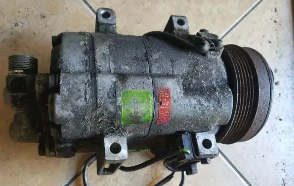 Audi 80 90 S2 B4 Air conditioning (A/C) compressor (pump) 8A0260805AD 721507