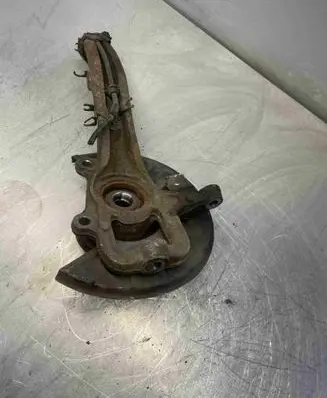 Volkswagen Touareg I Front wheel hub spindle knuckle 7L6407258A