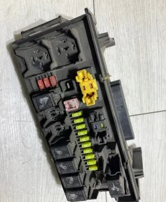 Jeep Grand Cherokee (WK) Fuse module a04692073ab