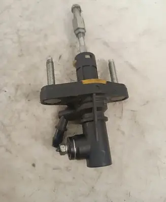 Toyota Yaris Clutch master cylinder 31420001600