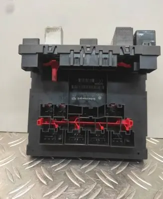 Audi A3 S3 8P Comfort/convenience module 8P0907279A F005V00219 H26S0401