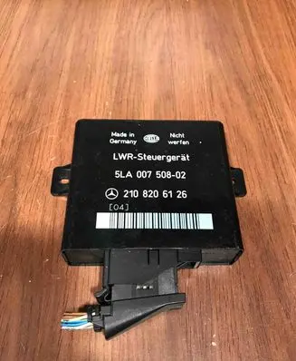 Mercedes-Benz E W210 Light module LCM 2108206126 5LA00750802