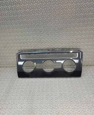 Volkswagen Tiguan Climate control/heater control trim 5NB820073A
