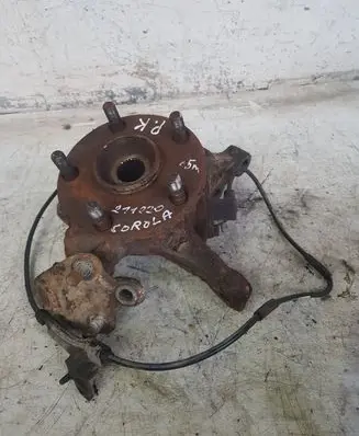 Toyota Corolla Verso AR10 Front wheel hub