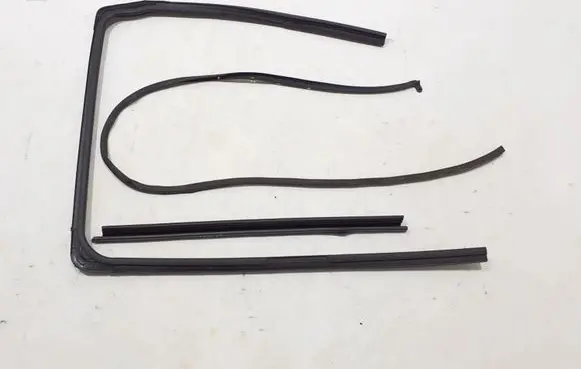 Renault Zoe Rubber seal rear door 823304181R