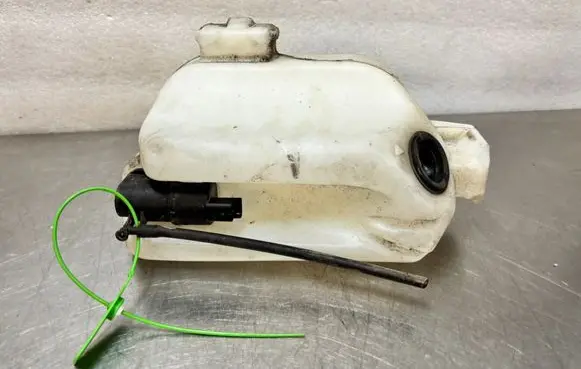 Renault Kangoo III Windshield washer fluid reservoir/tank