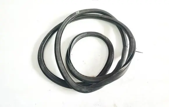 Skoda Superb B6 (3T) Rubber seal front coupe door 