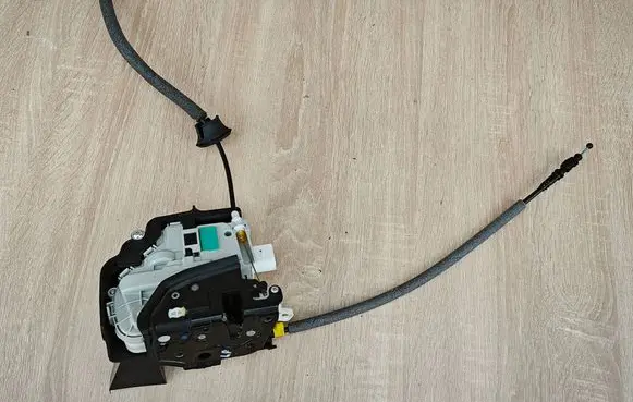 Audi A4 S4 B9 Front door lock 8X1837015C