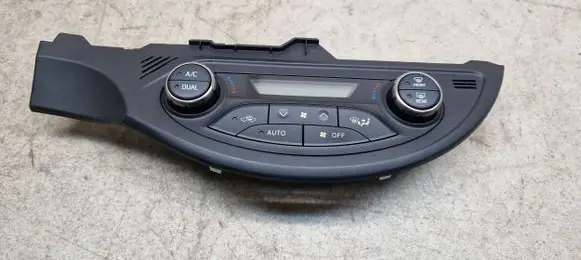Toyota Yaris Climate control unit 75F206