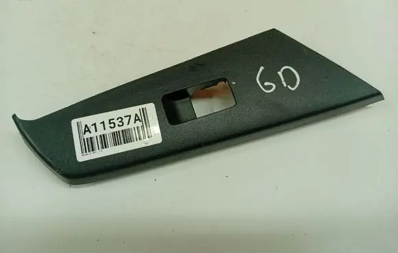 Mazda 3 II Front door window switch trim BBM4685L1